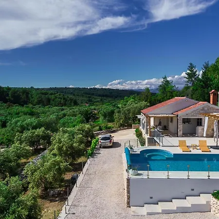 Mario Villa *